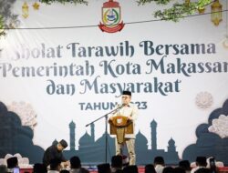 Salat Tarawih Bersama Pegawai Pemkot Makassar, Danny Pomanto Ingatkan OPD Jaga Kekompakan
