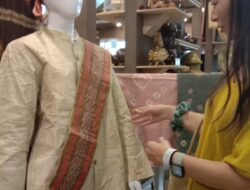 Pakaian Kulit Kayu Rampi Tembus Pasar Dunia