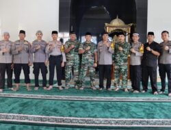 Dandim 1409/Gowa Boyong Personel Sholat Jumat di Masjid Polres Gowa: Tingkatkan Keimanan dan Bangun Kekompakan
