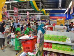 Momen Saat Anak Yatim dan Kaum Dhuafa Dapat Kado Lebaran Berbelanja di Transmart Mall Panakkukang