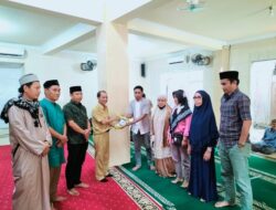 Dinas Kominfo Makassar Salurkan Puluhan Paket Sembako di Longwis Suzan