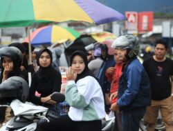Penjualan Takjil di Bandara Andi Djemma Masamba Ramai Pembeli, Segini Omzet Pedagang Sehari