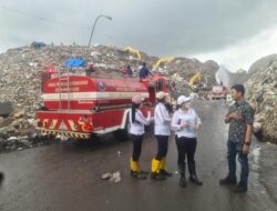 Penyemprotan Eco Enzyme, Upaya DLH Makassar Mengurangi Bau Menyengat Akibat Pengerukan TPA Sampah