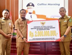 Serahkan Bantuan Keuangan untuk Penanganan Dampak Banjir di Luwu, Ini Harapan Gubernur