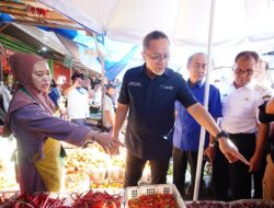 Pantau Harga Pangan di Pasar Terong Makassar, Mendag: Terlalu Murah
