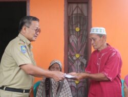 Wabup Pinrang Serahkan Bantuan bagi Korban Kebakaran