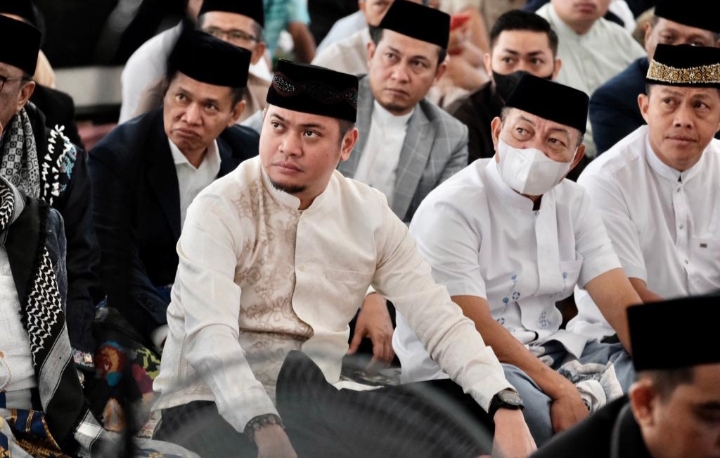 Bupati Gowa Adnan Purichta Ichsan dan Wabup Abd Rauf Malaganni bersama Forkopimda Gowa saat sholat Idul Fitri.(foto:ist)