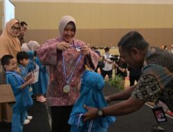 Telah Lengkapi Imunisasi Dasar, Ratusan Balita di Makassar Diberi Penghargaan