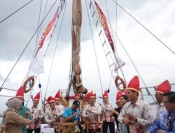 Rombongan Wali Kota se-Indonesia Keliling Pantai Losari Makassar Naik Kapal Phinisi
