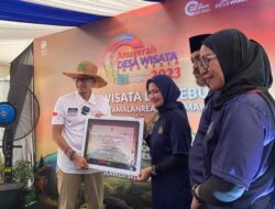 Desa Rinding Allo Masuk 75 Besar, Bupati Indah Terima Penghargaan dari Menparekraf Sandiaga Uno