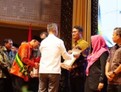 Diserahkan oleh Menperin, Bupati Sinjai Dapat Penghargaan Tokoh Penggerak Koperasi Utama