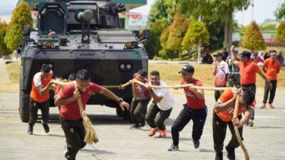 Semarak Rayakan HUT RI ke-78, Divif 3 Kostrad Gelar Lomba Tarik Panser Badak dan Makanan Sehat Anti Stunting