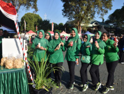 Rangkaian HUT TNI Ke-78, Stand Bazar Persit Kodim 1408/Mks Diminati Pengunjung