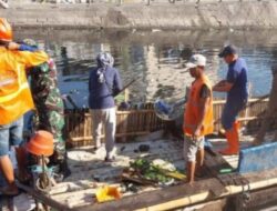 Sekcam Mamajang Pantau Pembersihan Kanal di Tanjung Alang untuk Antisipasi Banjir