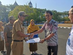 Masuki Masa Purna Bakti, Pj Sekda Pinrang Serahkan Piagam Penghargaan kepada Ir Budaya MM