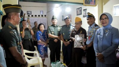 Bahagiakan Pejuang Sambut HUT TNI Ke-78, Kodam XIV/Hsn, Koopsud II dan Lantamal VI Hadirkan “Hormat Sesepuh” 