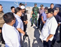 Tinjau Pelabuhan Pattiro Bajo, Pj Gubernur: Teluk Bone adalah Raksasa yang Sedang Tidur