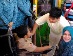 Ketua TP PKK Gowa Priska Paramita Serahkan Kursi Roda Elektrik untuk Reski