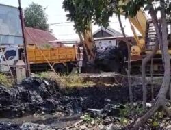 Antisipasi Banjir, Kerahkan Alat Berat untuk Bersihkan Kanal