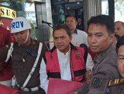 Ditetapkan Tersangka, Anggota BPK RI Achsanul Qosasi Langsung Ditahan