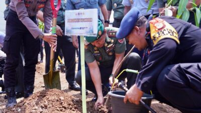 Penanaman Serentak 10 Juta Pohon Bersama Polri, Pangdam XIV/Hsn Ajak Masyarakat Hijaukan Sulsel