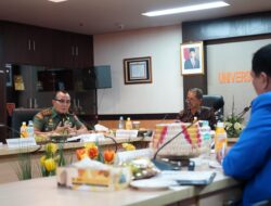 Pangdam XIV/Hsn Didaulat Jadi Penguji Disertasi Bertema Kepercayaan Publik: Terbangun Saat Eksis dan Tampil