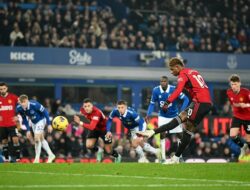 MU Bantai Everton, Alejandro Garnacho Cetak Gol Salto, Marcus Rashford Sukses Jadi Algojo Penalti