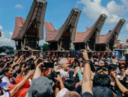 Disambut Warga, Ganjar Bahagia Bisa Berkunjung ke Toraja