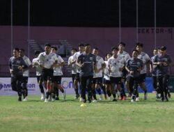 Timnas Indonesia U-17 Gelar Latihan Malam Hari, Bima Sakti: Penyesuaian Cuaca di Sini