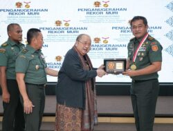 Bantu Pengadaan Air Bersih Terbanyak, Pangkostrad Dianugerahi Rekor MURI