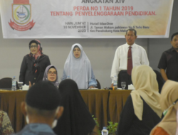 Sosialisasi Tentang Penyelenggaraan Pendidikan, Apiaty Amin Syam Minta Orang Tua Beri Pendidikan Layak Bagi Anak