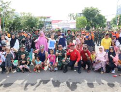 Antisipasi Dampak Musim Penghujan, Personel Kodim 1408/Mks Bersihkan Pasar Tradisional dan Saluran Air