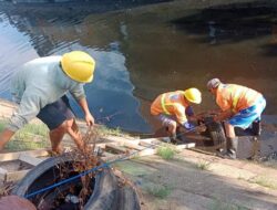 Plt Kasi Kebersihan Kecamatan Makassar Pantau Pembersihan Kanal Kerung-kerung