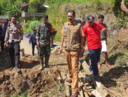 Bencana Longsor Tutup Jalan Poros Sinjai-Malino, 2 Rumah Warga Tertimbun