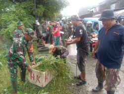 Koramil 1408-10/Panakkukang Sisir Sampah Pasar dan Drainase