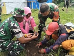 Koramil 1408-10/Pnk-Mgl Karya Bakti di Sukaria, Bersihkan Drainase dan Tanami Lahan Kosong