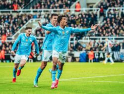 Dramatis! Manchester City Tundukkan Newcastle, Tempel Ketat Liverpool