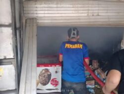 Sebuah Kios di Pasar Sinjai Terbakar, Tiga Armada Damkar Dikerahkan Padamkan Api