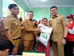 Adnan Tinjau Pendistribusian Bantuan Cadangan Beras di Katangka, Pastikan Sampai ke Masyarakat