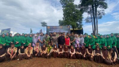 Satjar Brigif 3/TBS Reboisasi Alam, Tanam Ratusan Bibit Pohon di Pucak