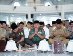 Pangdam XIV/Hasanuddin Bersama Masyarakat Sulsel Ikuti Zikir dan Doa Kebangsaan untuk Pemilu Damai 2024