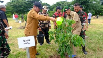 Penanaman Pohon di Kawasan Bili-Bili, Wabup Gowa Apresiasi Program Reboisasi Divif 3 Kostrad