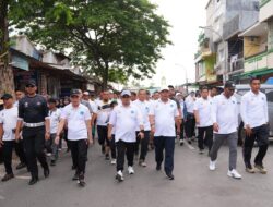 Pj Gubernur Jalan Santai dan Cek Harga Kebutuhan Pokok di Pasar Bantaeng