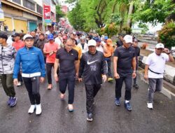 Pj Gubernur Sulsel Inisiasi Jalan Sehat dan Bakti Sosial di Pantai Losari, Dihadiri Kapolda dan Wali Kota