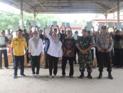 Ratusan Warga Desa Salama Terima Sertifikat Tanah, Ini Pesan Bupati Indah