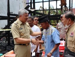 Bupati Pinrang Serahkan Bantuan untuk Korban Kebakaran di Tiroang