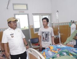 Jenguk Korban Tanah Longsor, Pj Bupati Luwu: Kita Doakan Semua Lekas Pulih