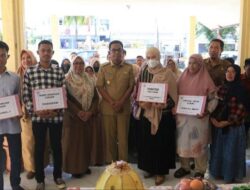 Majukan UMKM Takalar, Pj Bupati Serahkan Bantuan Fasilitas Peralatan Unit Usaha