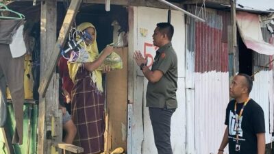 Berbagi di Ramadhan, Disbudpar Sulsel Door To Door Bagikan Bingkisan