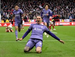 Liverpool Tundukkan Nottingham Forest Berkat Gol Tunggal Darwin Nunez